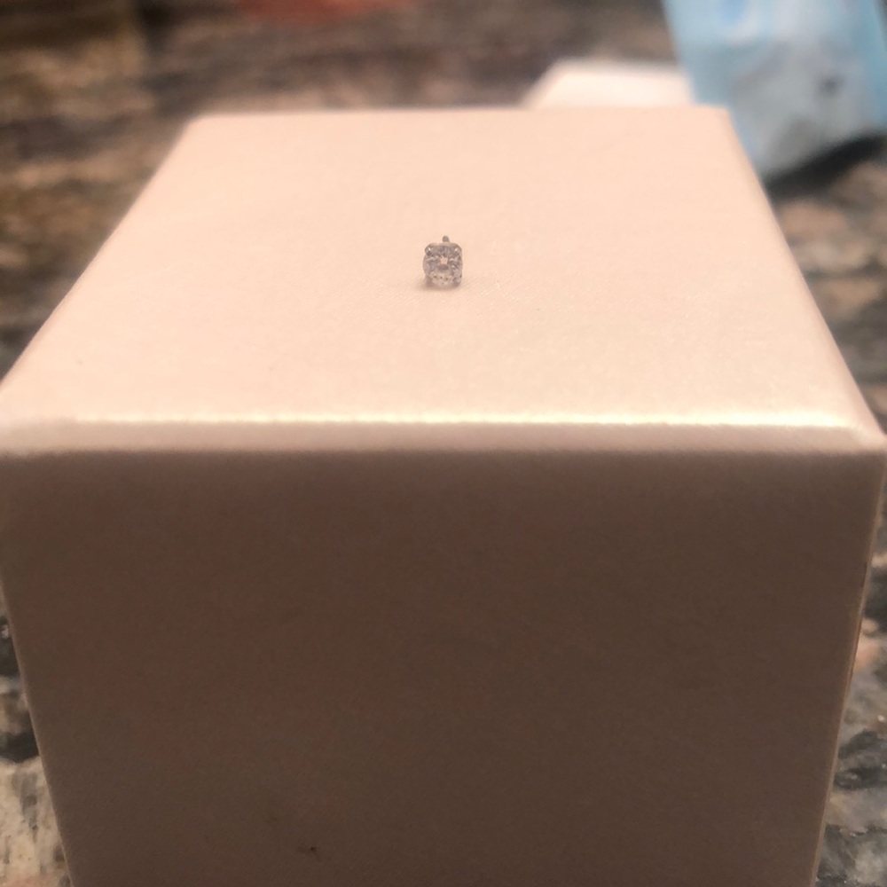 2.5mm white gold nose stud